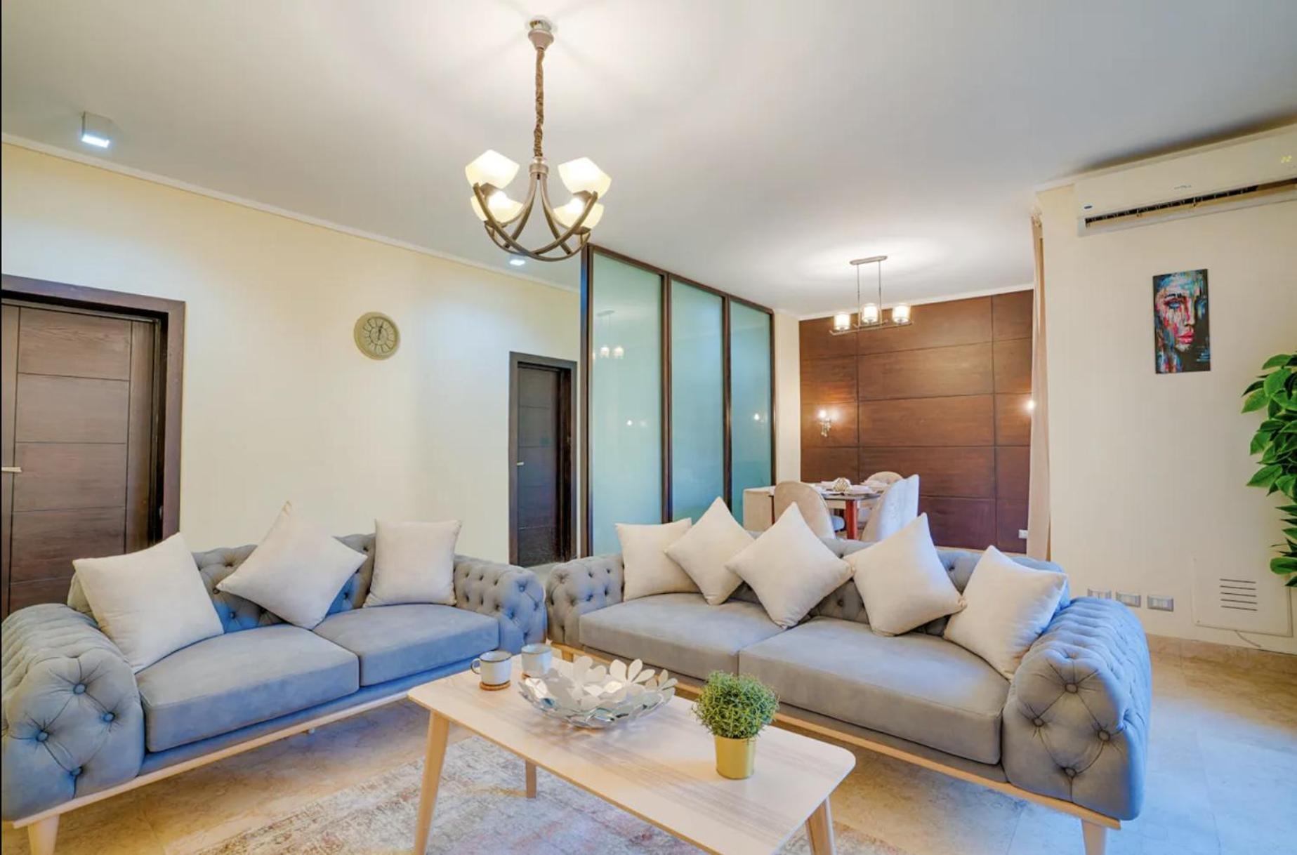 The Suites Near Auc By Elegant Kairo Exterior foto
