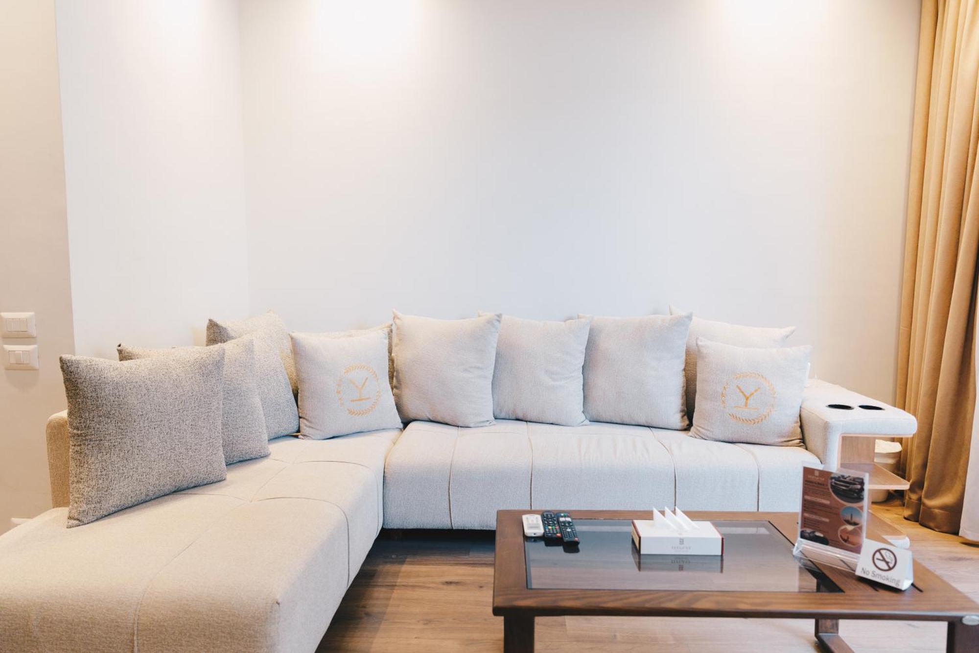 The Suites Near Auc By Elegant Kairo Exterior foto