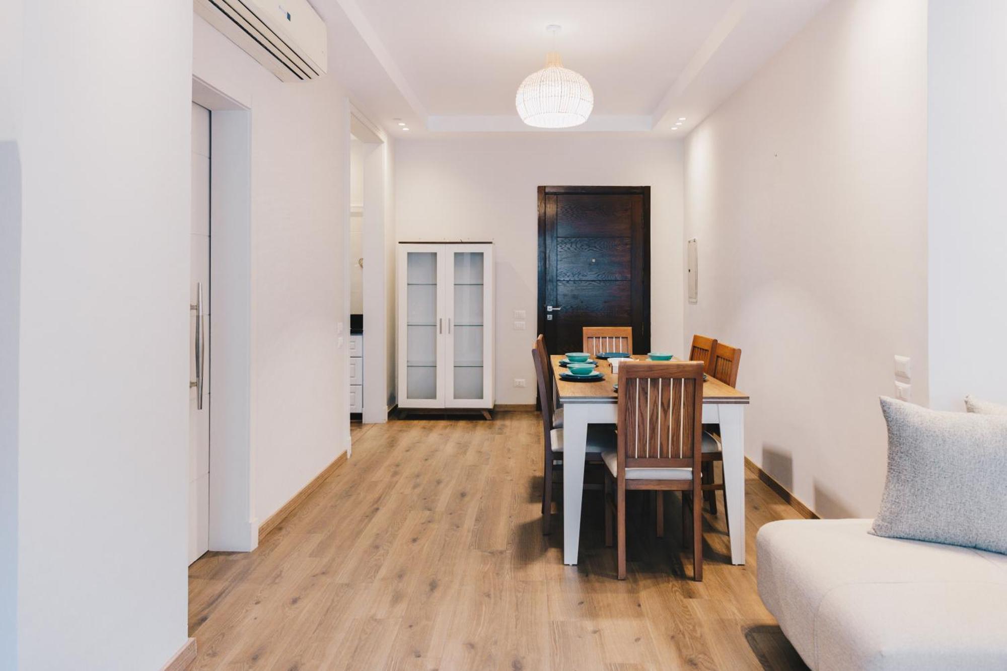 The Suites Near Auc By Elegant Kairo Exterior foto